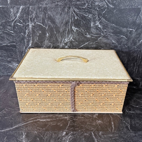 Vintage Sewing Box Full of Vintage Sewing Supplies - Picture 6 of 15